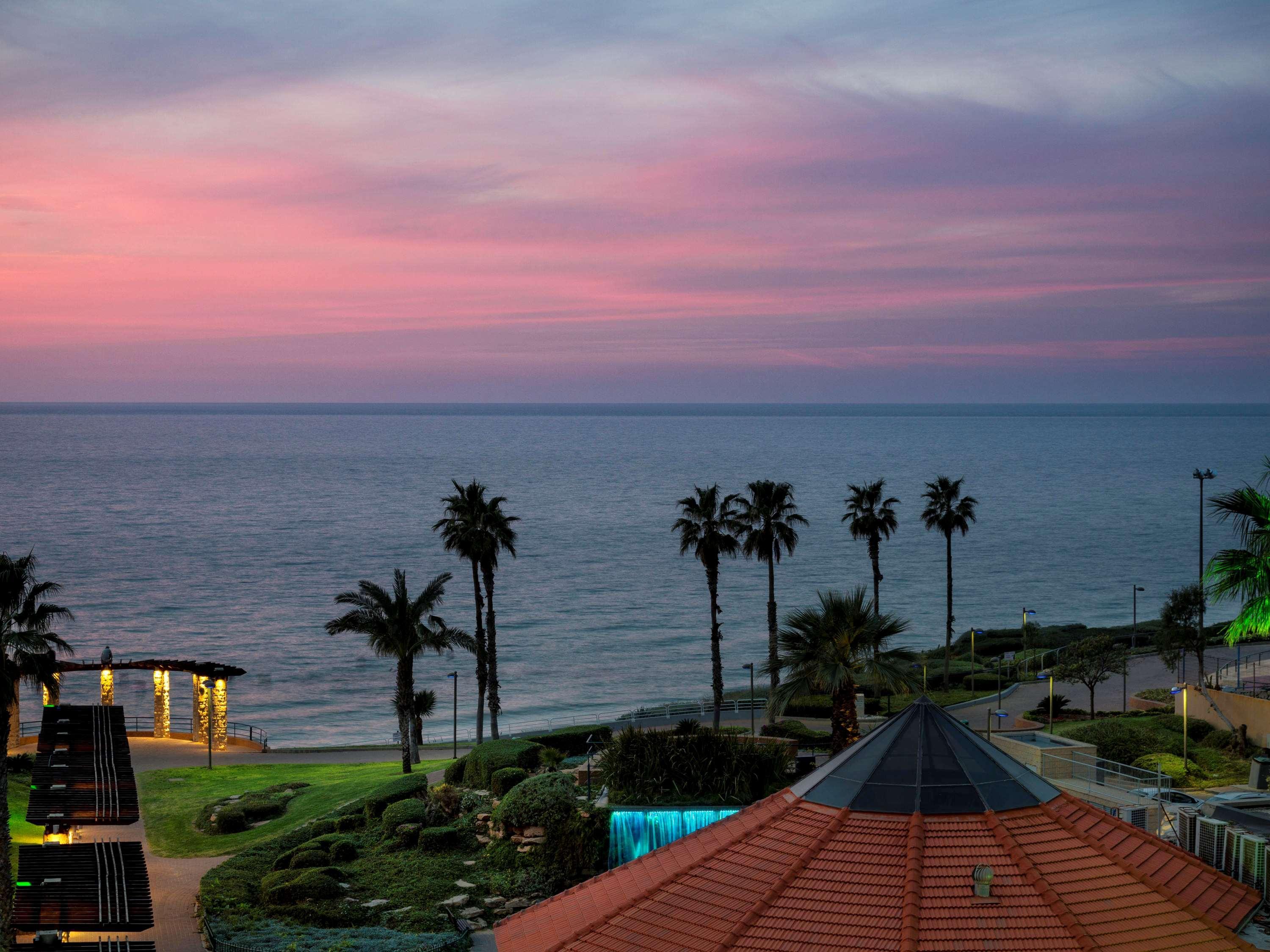 David Tower Hotel Netanya By Prima Hotels - 16 Years Plus 외부 사진 Sunset at the beach